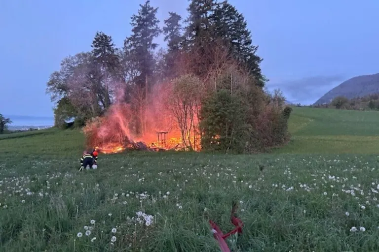 Corcelles-Cormondrèche NE - Brand einer verlassenen Kapelle