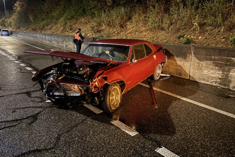 Münchenstein BL – Mit Pontiac Unfall verursacht