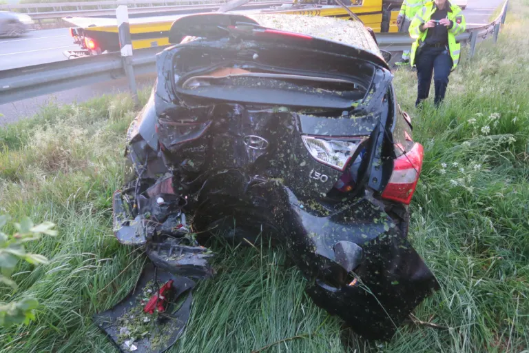 A1 Lohne — Alkoholisierter Fahrer verursacht Unfall auf der Autobahn mit drei verletzten Personen
