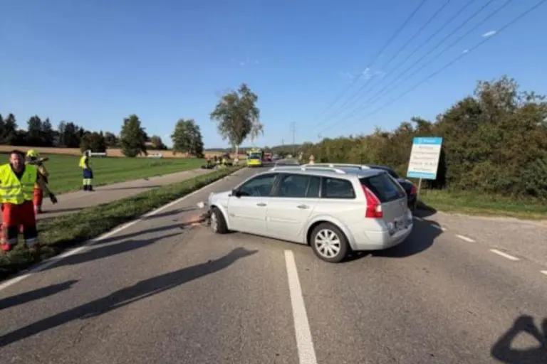 Neerach ZH – Schwerer Unfall zwischen Motorrad und Auto