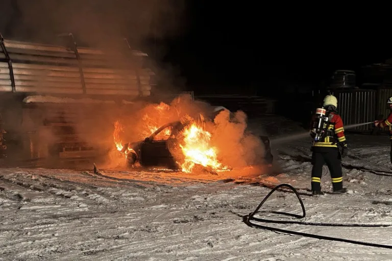 Tuggen SZ - Tote Person im brennenden Auto