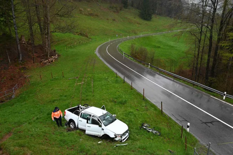 Selbstunfall bei Nesslau SG mit geklautem Auto 