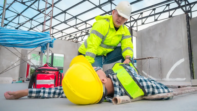 Freiburg BW – Bauarbeiter bei Arbeitsunfall verletzt