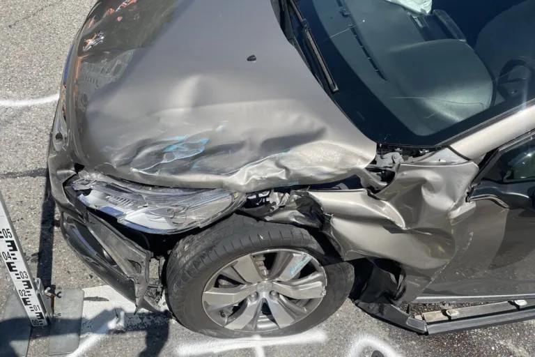 St.Gallen - Kollision zwischen Lastwagen und einem Auto