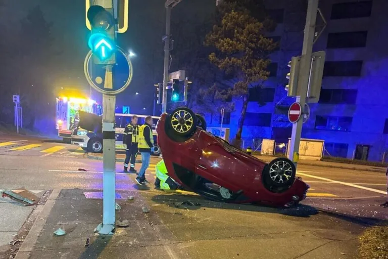 Zürich – Auto überschlägt sich bei Unfall