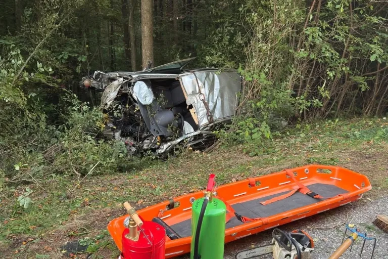 Pressbaum – Junger Lenker stirbt nach schwerem Unfall