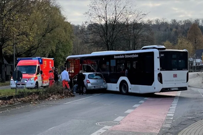 Unfall in Bielefeld – Blinkersignale vom Bus nicht wahrgenommen 