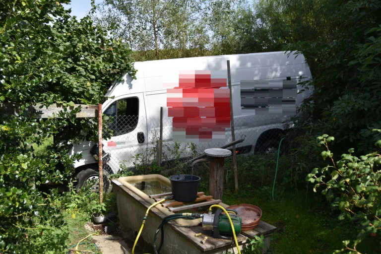 Teufen AR - Lieferwagen rollt ohne Fahrer weg 