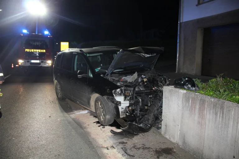 Kreuztal / Burbach – Zwei Verkehrsunfälle mit Verletzten unter Alkoholeinfluss