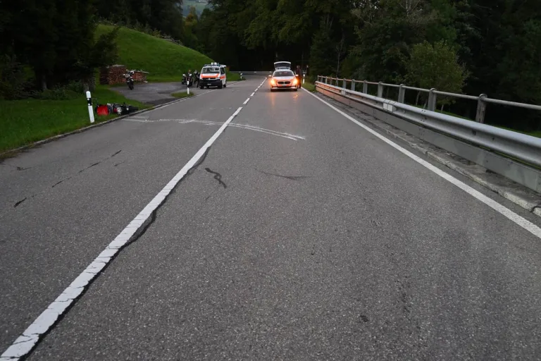 Altstätten SG - Motorradfahrerin nach Selbstunfall unbestimmt verletzt