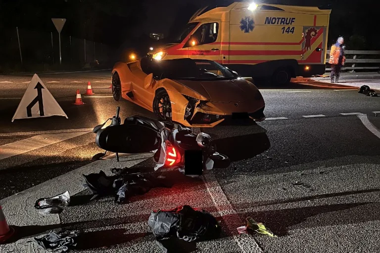 Schwerer Unfall in Muttenz BL - Lamborghini Fahrer übersieht vortrittsberechtigte Rollerfahrerin