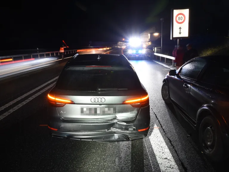A13 Rothenbrunnen GR – Auffahrunfall auf Autostrasse – Lenker besass nie einen Führerausweis