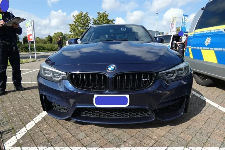Mönchengladbach - A61 Richtung Koblenz - Zeugen nach einem illegalen Straßenrennen gesucht 