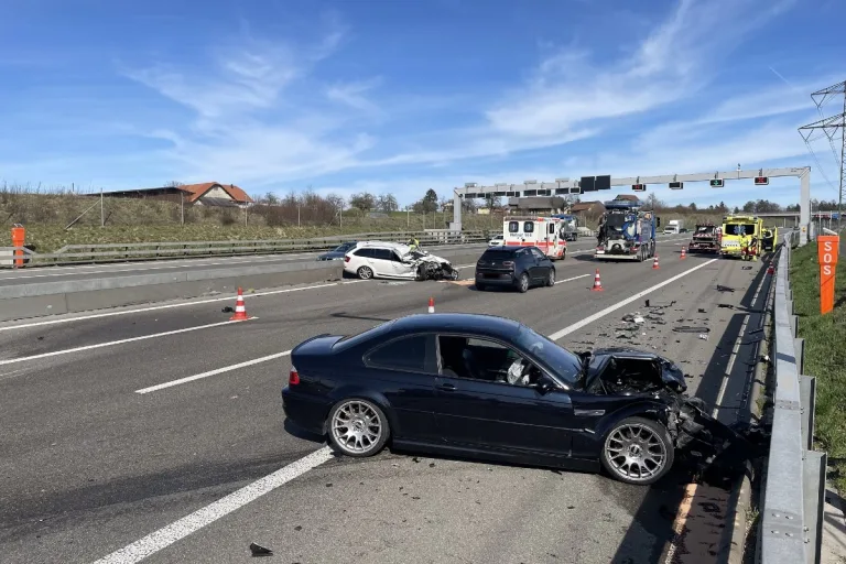 Rümlang ZH - Drei Verletzte heute nach Unfall auf der A1
