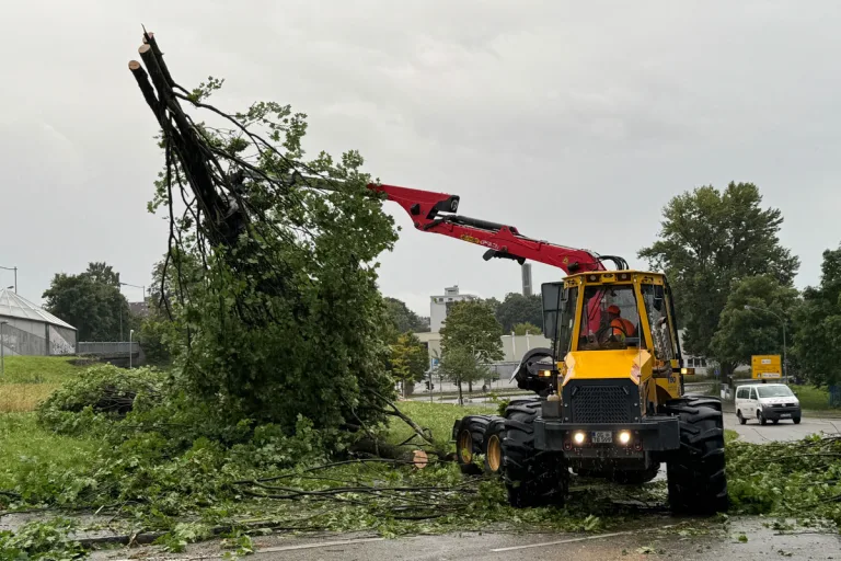 Offenburg BW – Unwetter verursacht überflutete Straßen und Sturmschäden