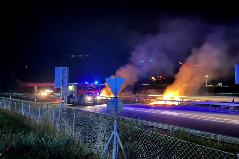 Sitten VS - Brände nach illegal abgefeuerten pyrotechnischen Gegenständen ausgelöst