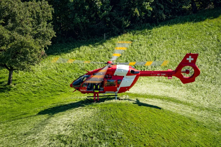 Zürich-Flughafen – Intensive Sommertage für die Rega