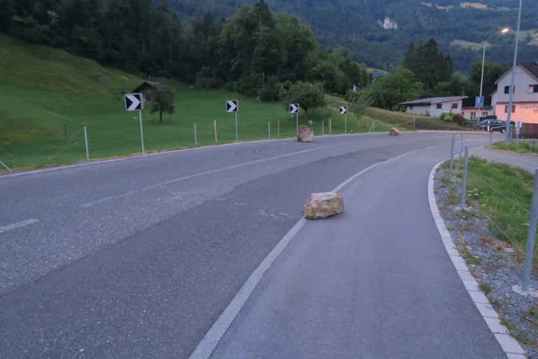 Mollis GL – Felssturz auf Kerenzerstrasse