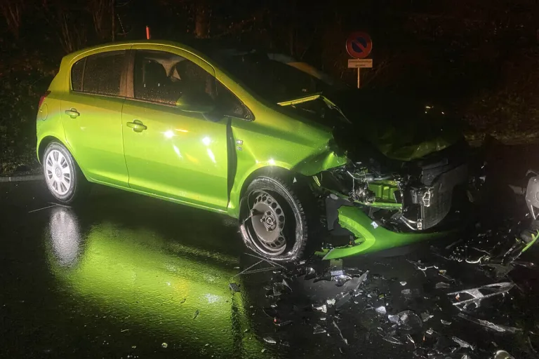 Neuägeri ZG – Unfall mit vier Verletzten – Strasse gesperrt