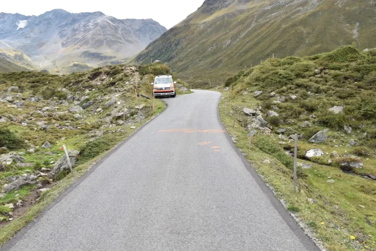 Davos Dorf GR - Streifkollision beim Überholen auf der Dischmastrasse