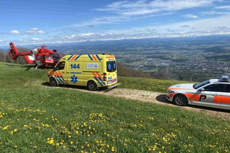 Oberdorf / Weissenstein SO  - Gleitschirmpilot nach Bruchlandung schwer verletzt!