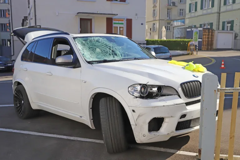 Stadt St. Gallen - Junge Velofahrerin nach Kollision mit BMW verletzt