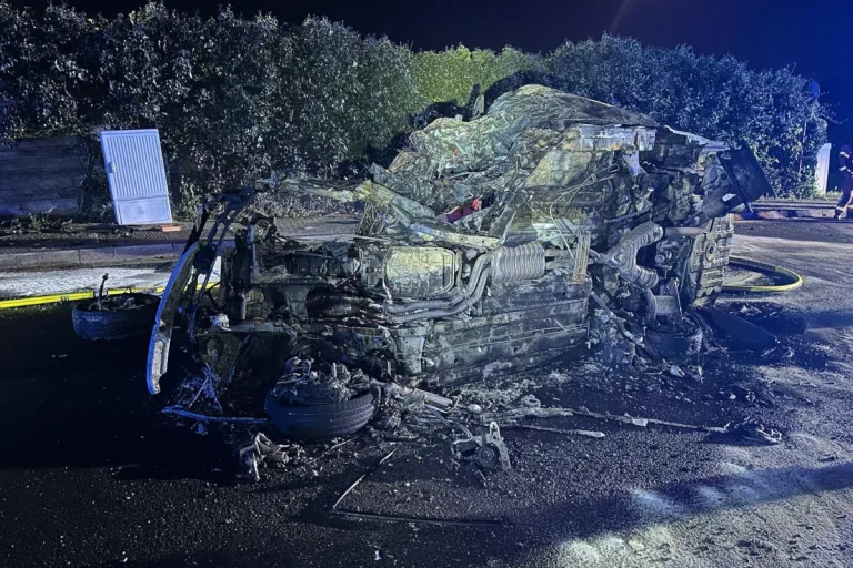Schwerer Verkehrsunfall in Velbert: Fahrer schwer verletzt