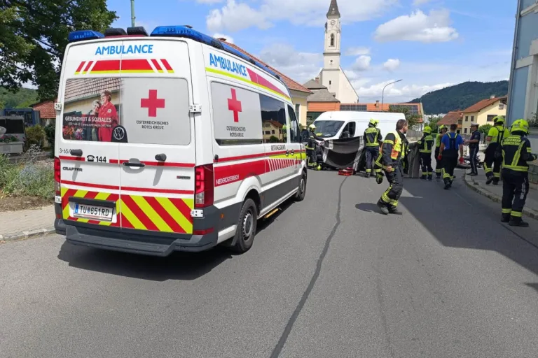 Seebenstein – Unfall zwischen Motorrad und Kastenwagen