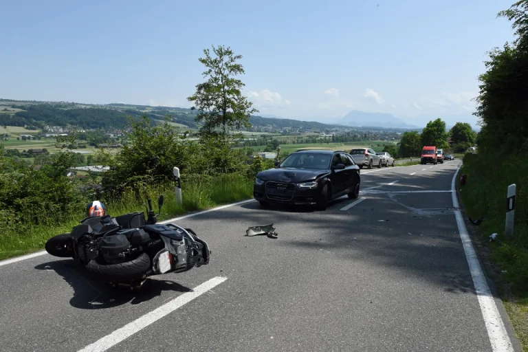 Kanton Luzern - Raser und Schnellfahrer gestoppt - zwei Unfälle und ausgebüxte Rinder
