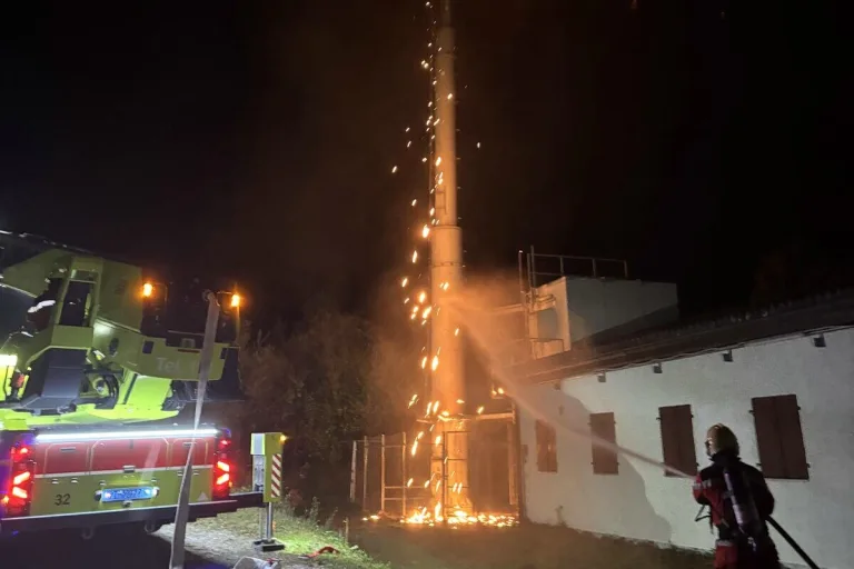 Seen ZH – Sendemast in Brand geraten