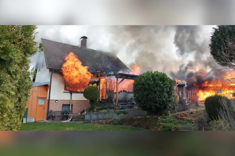 Weilerbach – Einfamilienhaus brennt nieder