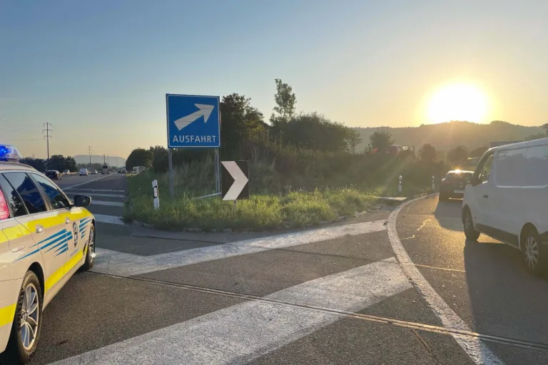 Muhen AG - Auf der A1 bei der Autobahnausfahrt verunfallt