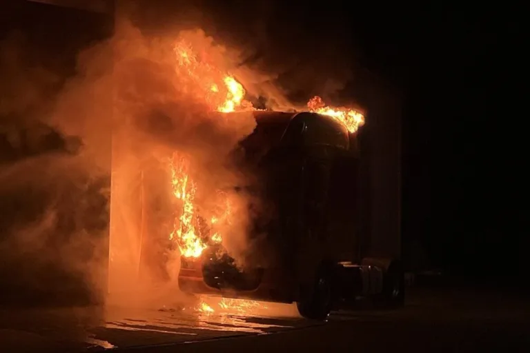 Münchwilen AG - Feuer in einer Fahrerkabine eines Lastwagens