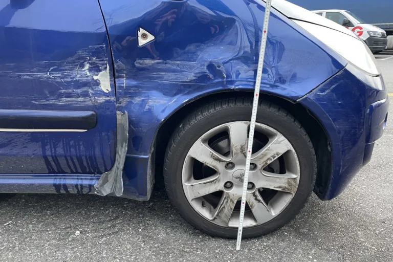 Wettingen AG - Nach Unfall auf der A1 einfach weitergefahren 