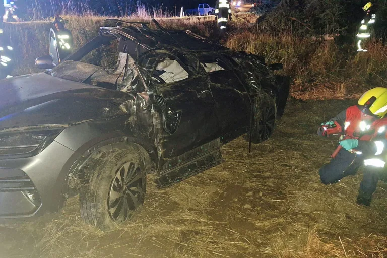 Unfall in Kaltenbach – Auto fliegt 25 Meter durch die Luft 