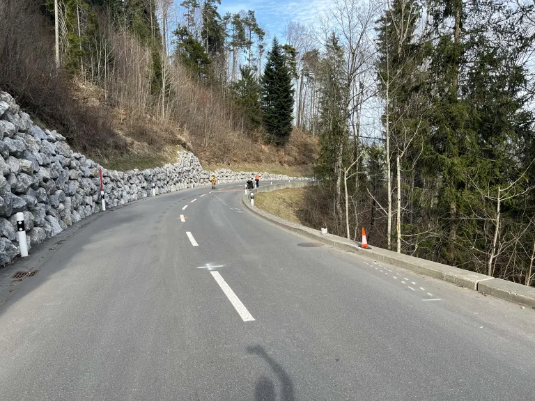 Mühlrüti SG: Selbstunfall mit Motorrad – Fahrer schwer verletzt