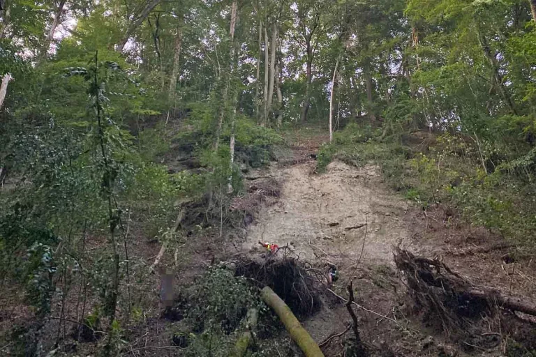 Warth-Weiningen TG - Biker stürzt 20 Meter in die Tiefe