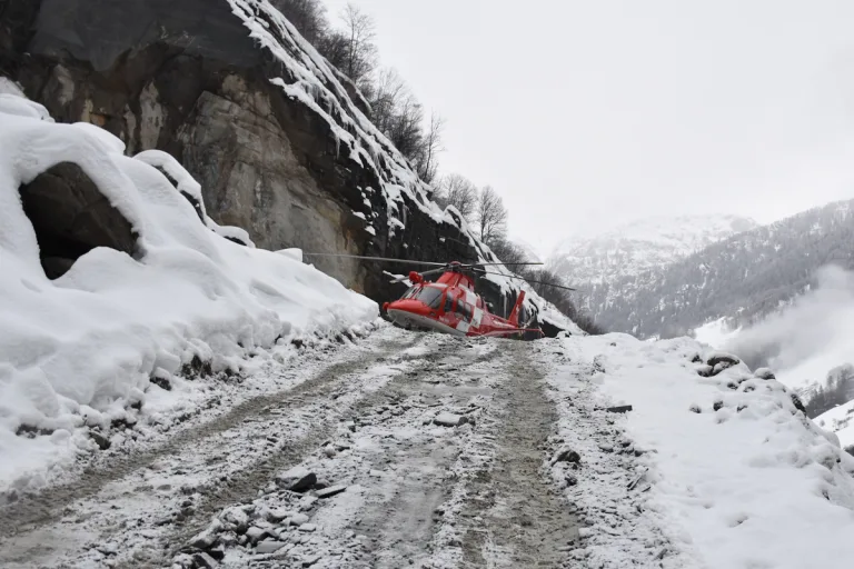 Vals GR - Schneerutsch reisst Mann in den Tod