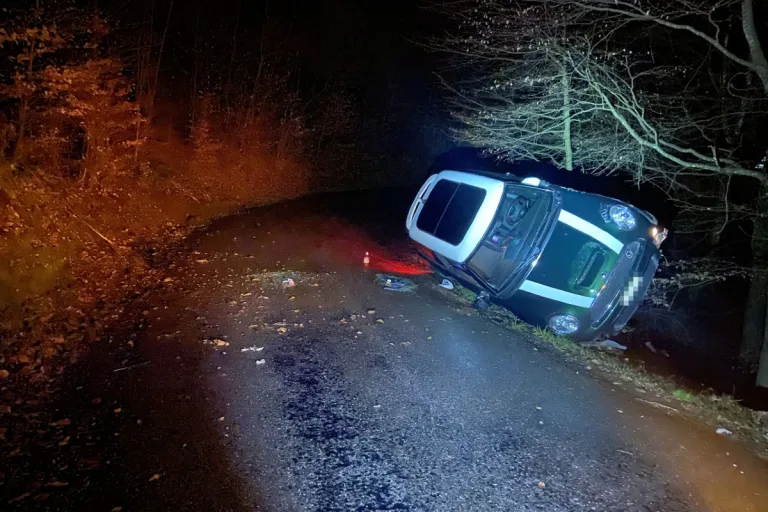 Neuenhof AG - Auto überschlägt sich