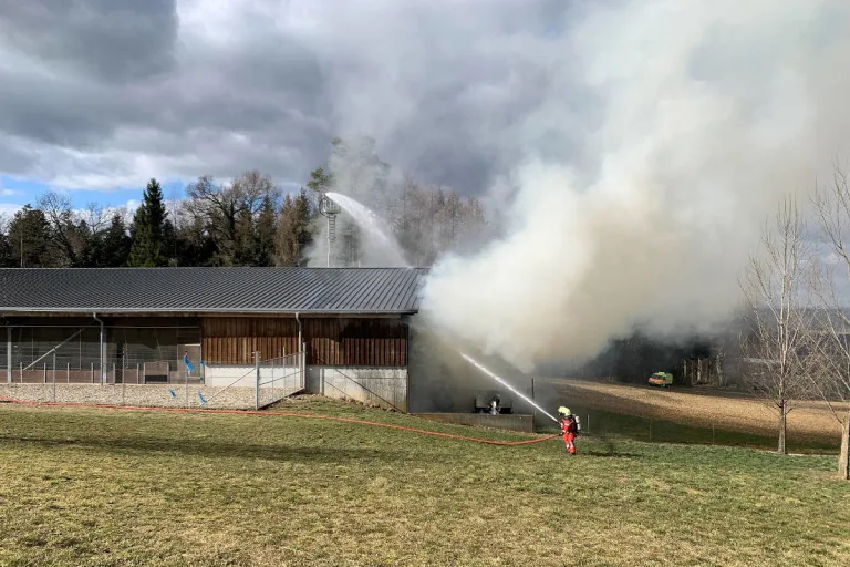 Gundetswil ZH – Brand bei Hühnerzucht