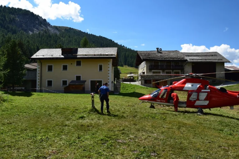 Sils/Segl Maria GR - 28-jähriger Mann stürzt von Dach