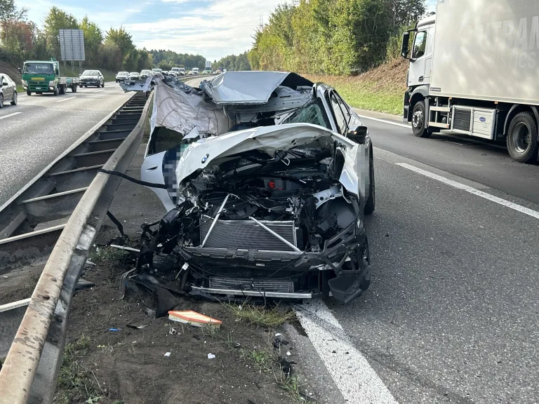 Rupperswil AG – BMW kracht heftig in stehenden Lastwagen