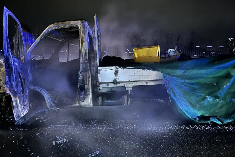 St. Margrethen SG - Lieferwagen auf der A1 komplett ausgebrannt