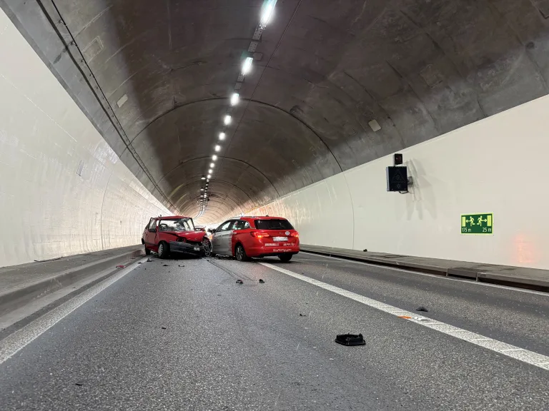 Bazenheid SG – Frontalkollision im Wihalden-Tunnel