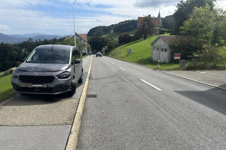 Wolfhalden AR – Auffahrunfall zwischen zwei Autos
