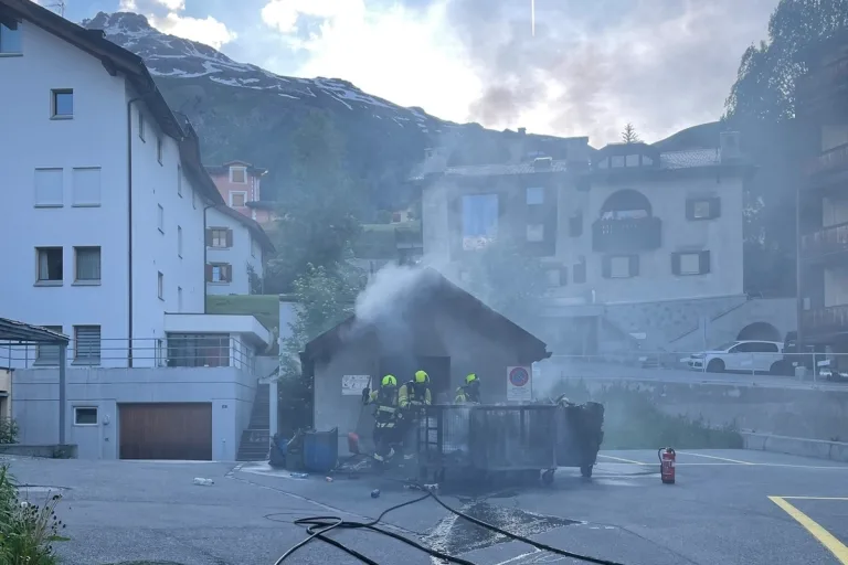 Samedan GR - Brandausbruch durch unsachgemäss entsorgte Raucherwaren