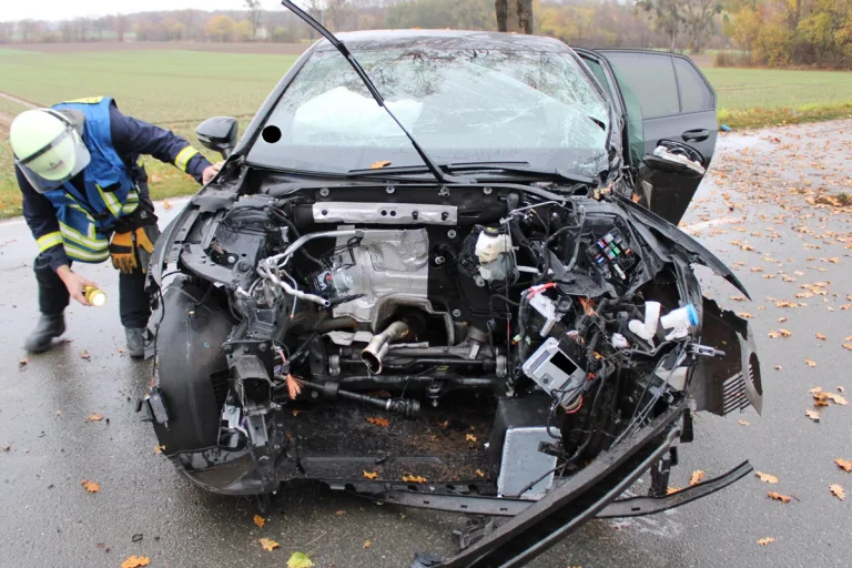 Porta Westfalica NW – Motorblock bei  Alleinunfall herausgerissen