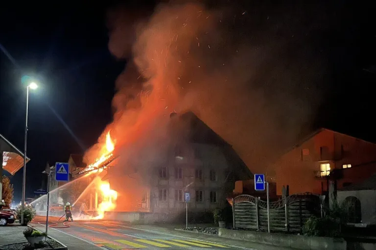 Ursenbach BE – Gebäude bei Brand schwer beschädigt