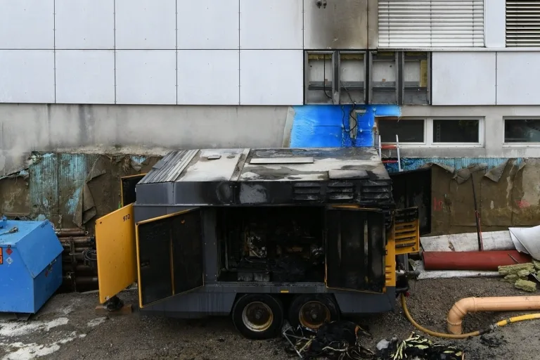 Herisau AR - Kompressoranhänger bei Brand vollständig zerstört