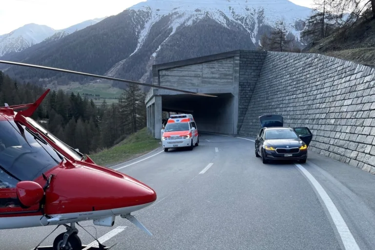 Zernez GR - Motorradfahrer bei Unfall schwer verletzt 
